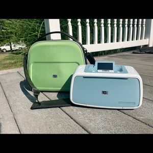 LIKE NEW HP personal photo printer with case